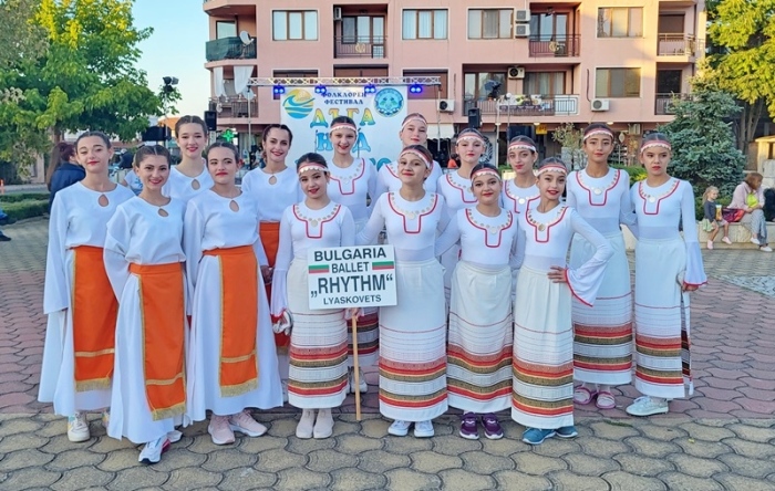 Лясковската танцова школа „Ритъм“ завладя морската публика